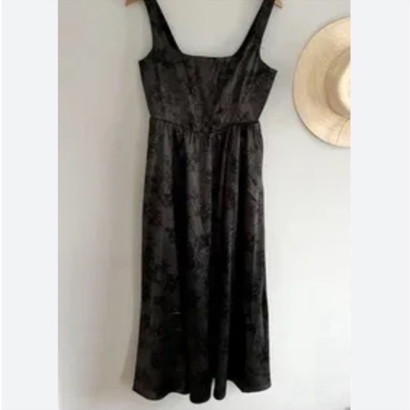 WAYF Corset Dress
Black and charcoal gray size S - Picture 4 of 14